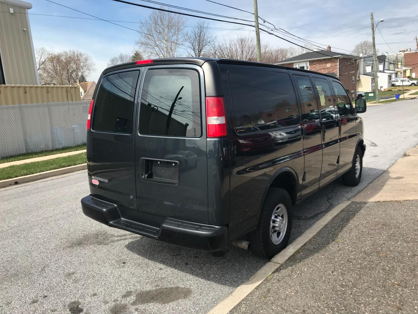 2017 Green /Gray Chevrolet Express 2500 (1GCWGAFF1H1) with an 4.8 V8 engine, Automatic transmission, located at 577 Chester Pike, Prospect Park, PA, 19076, (610) 237-1015, 39.886154, -75.302338 - Photo#3